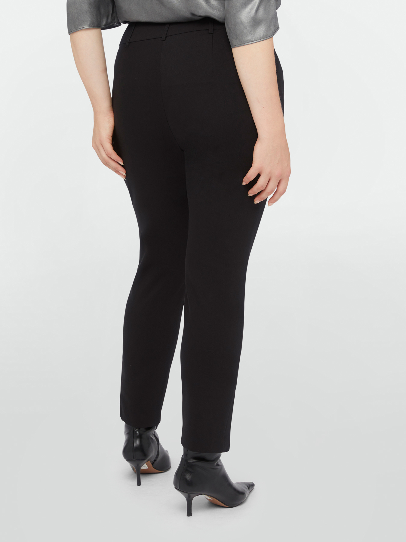 Pantalon skinny avec d&eacute;tail en tulle image number 2
