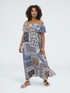 Robe longue &agrave; &eacute;paules d&eacute;nud&eacute;es avec imprim&eacute; image number 2