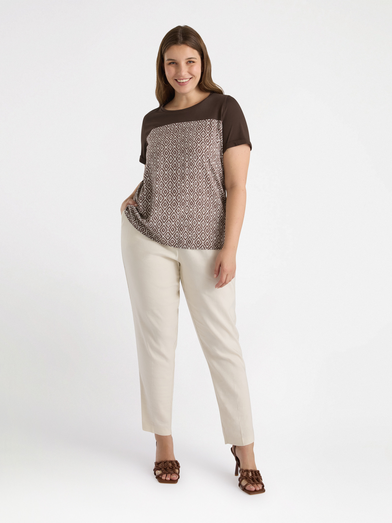 T-shirt con stampa etnica image number 2