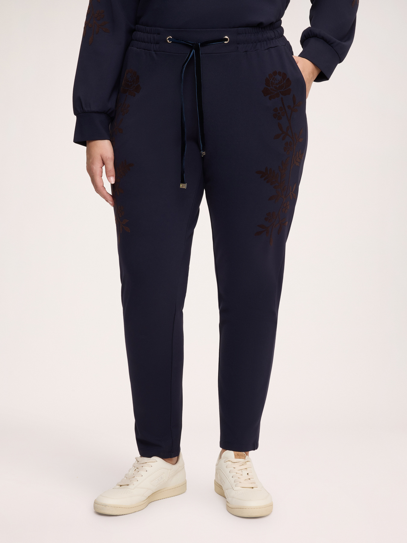 Jersey joggers with flock print image number 2
