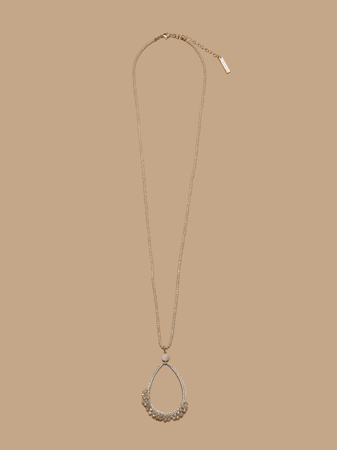 Lange Halskette mit tropfenförmigem Anhänger image number 0