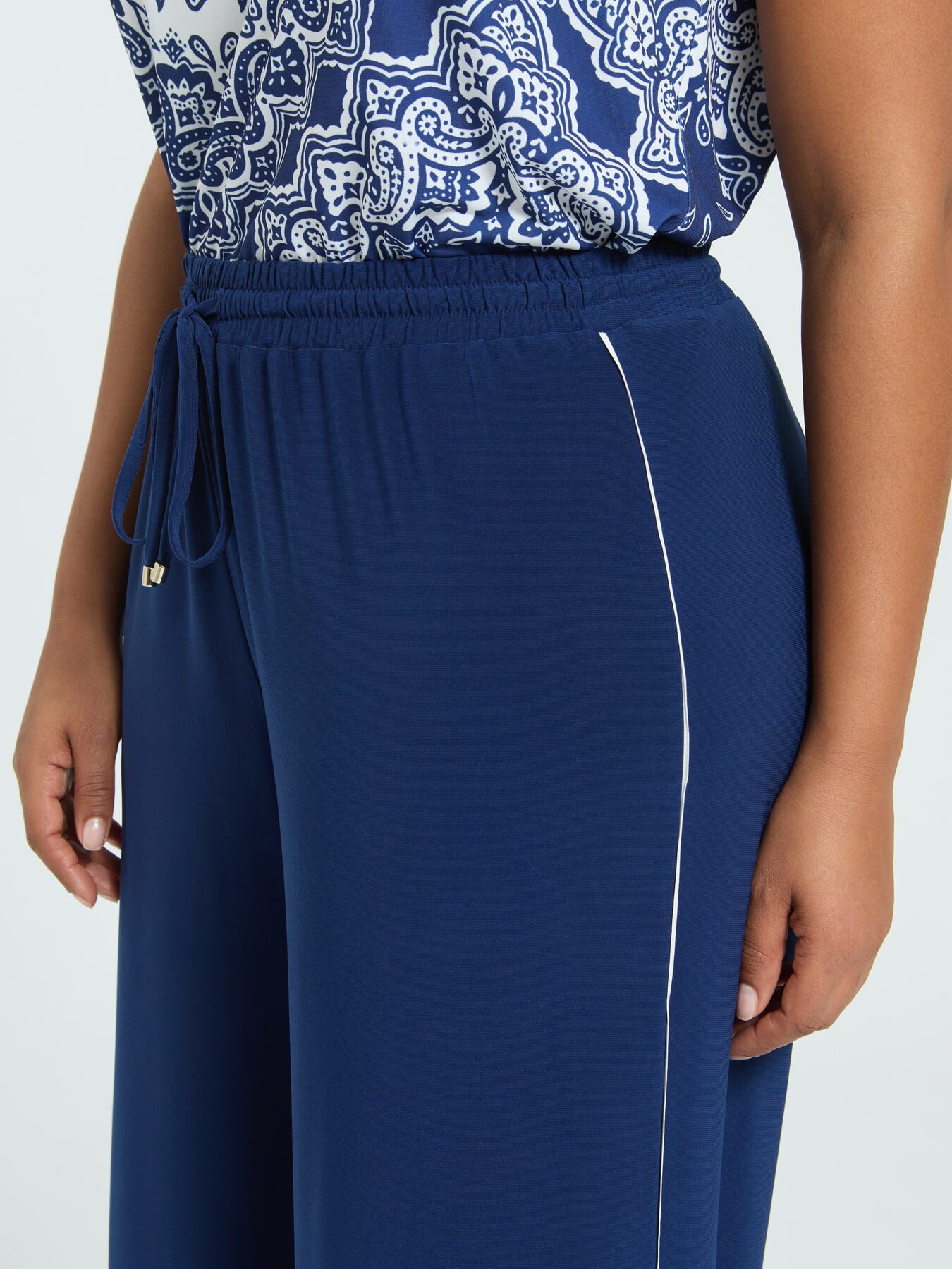 Pantaloni cropped in jersey image number 2