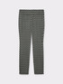 Pantalones de punto milano con estampado fantasía geométrico image number 3