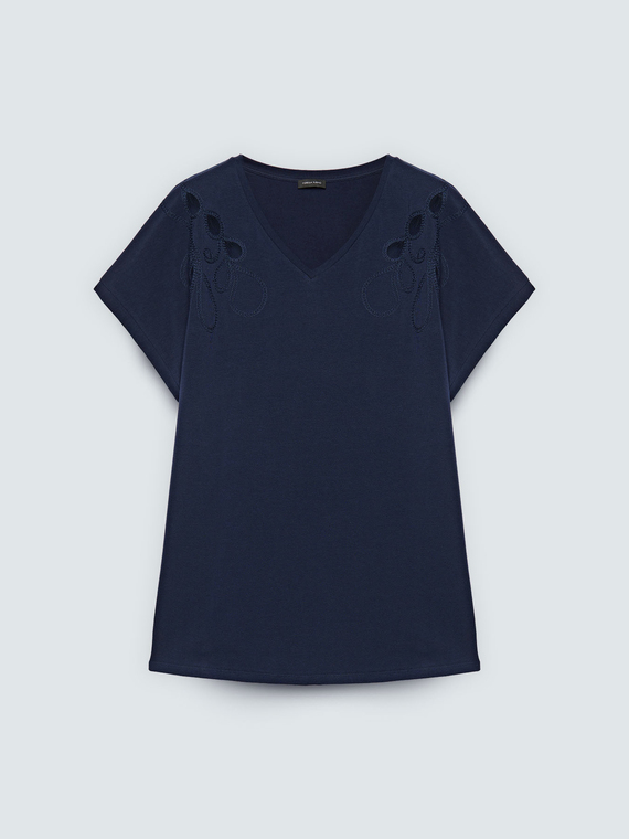 Cotton t-shirt with embroidery and cut out