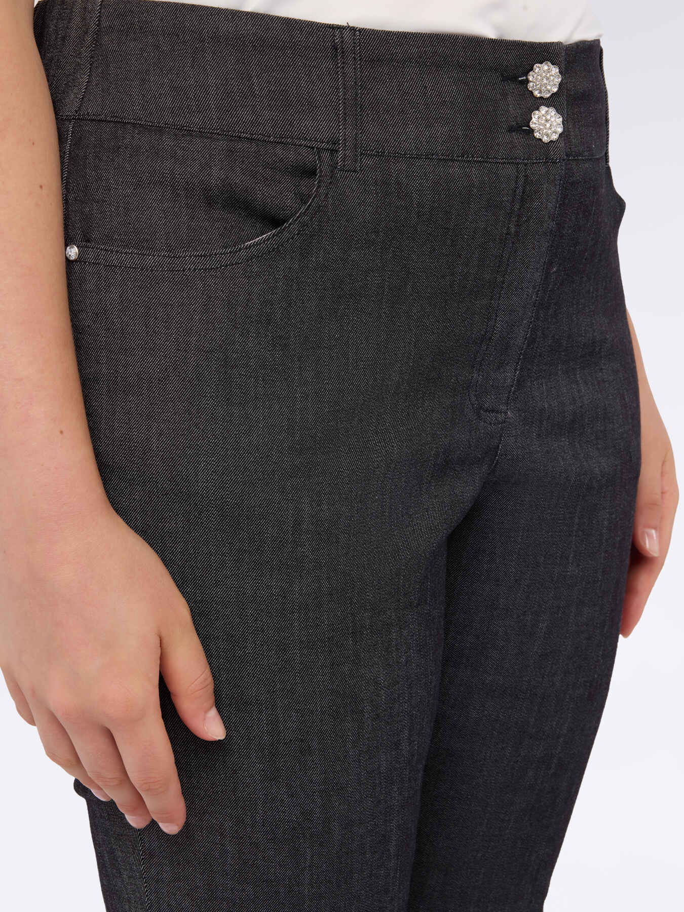 Jeans kick flare con bottoni gioiello image number 2