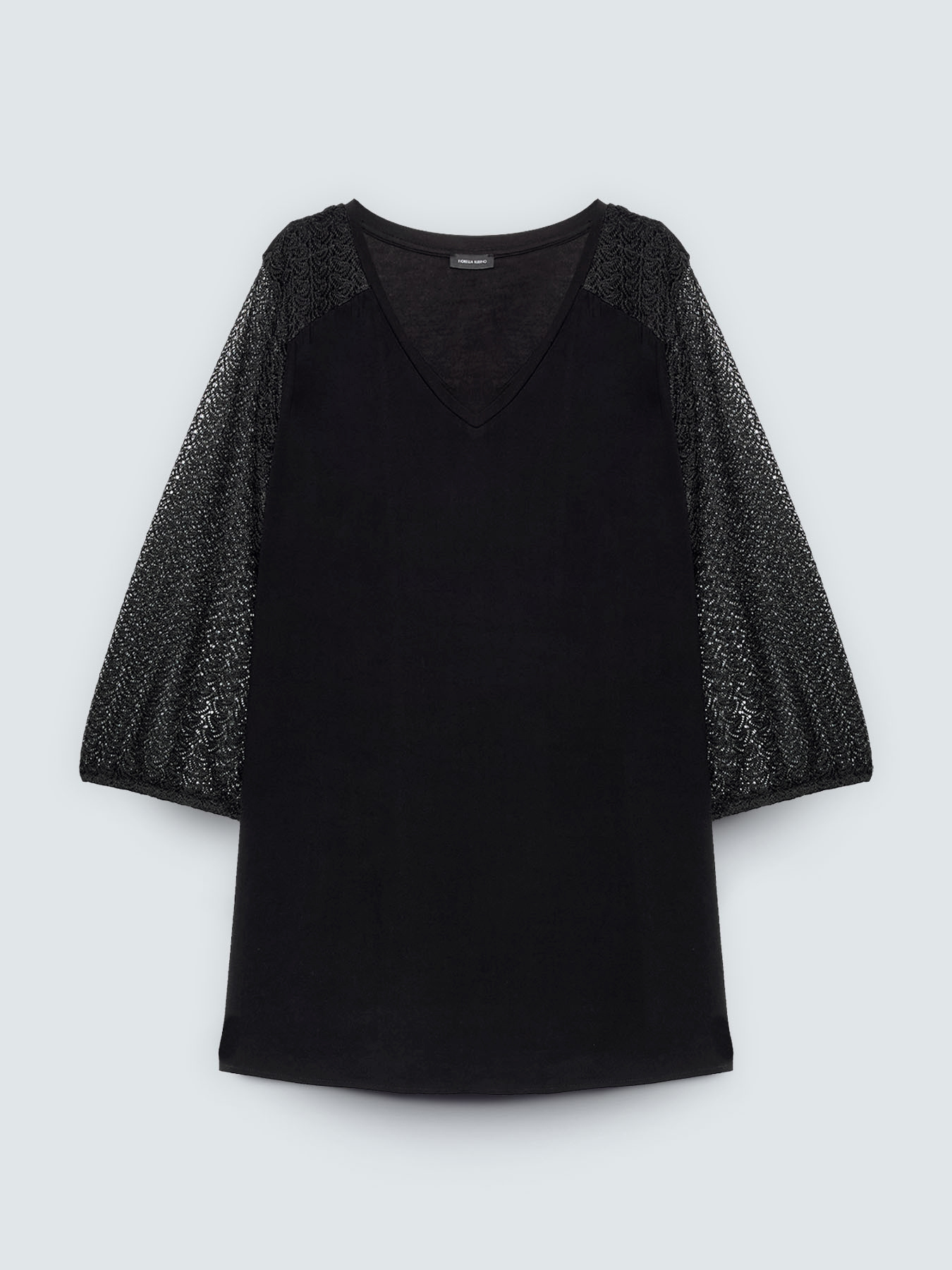 Two-tone t-shirt with crochet sleeves image number 4