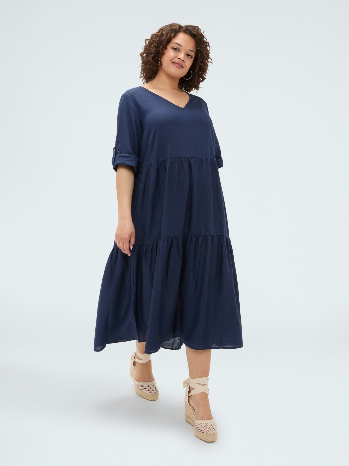 Smile dress with short sleeves image number 2