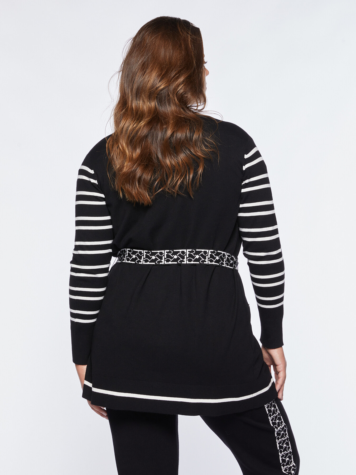 Cárdigan largo con logos image number 1