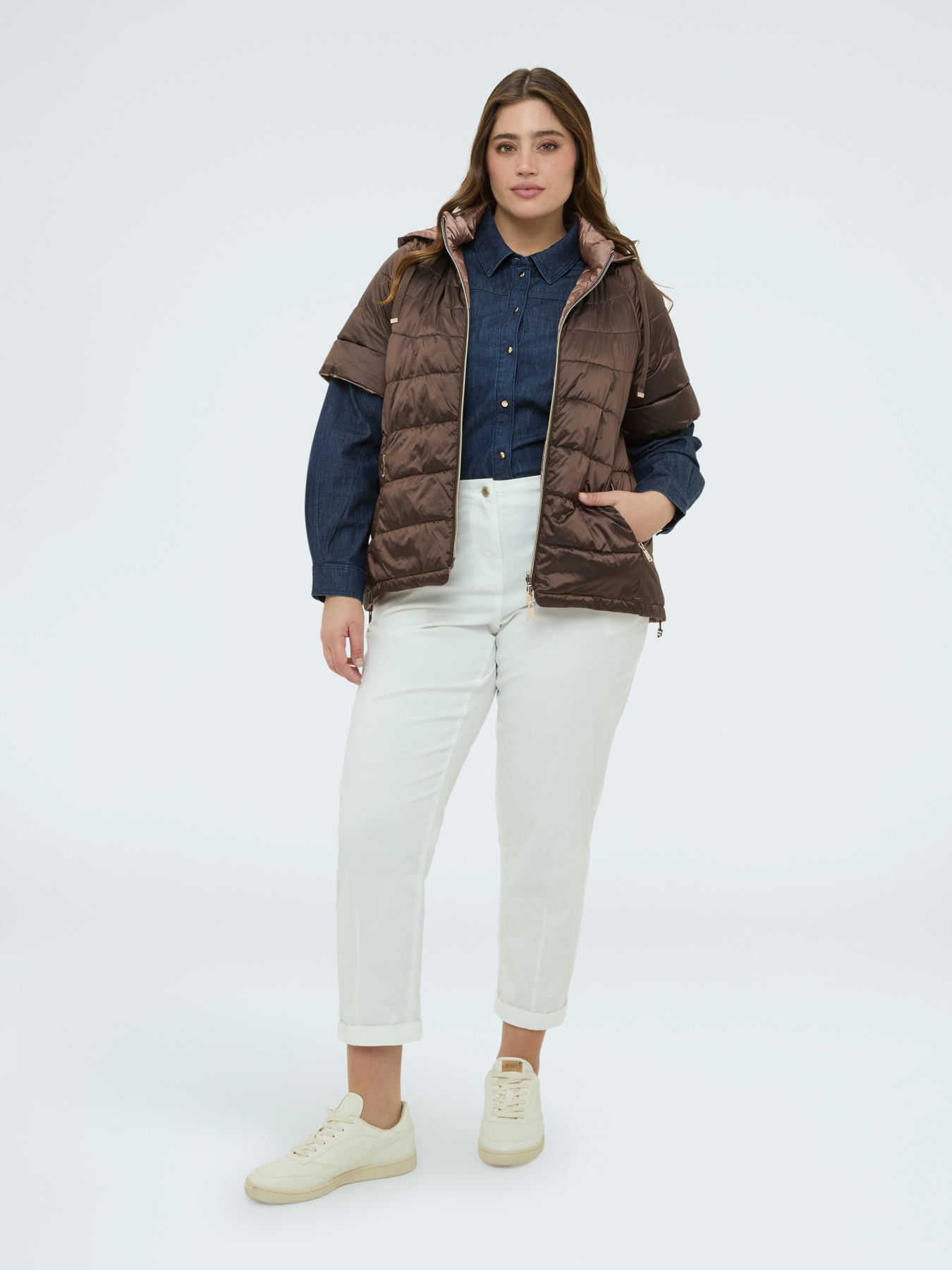 Reversible short-sleeve puffer jacket image number 4