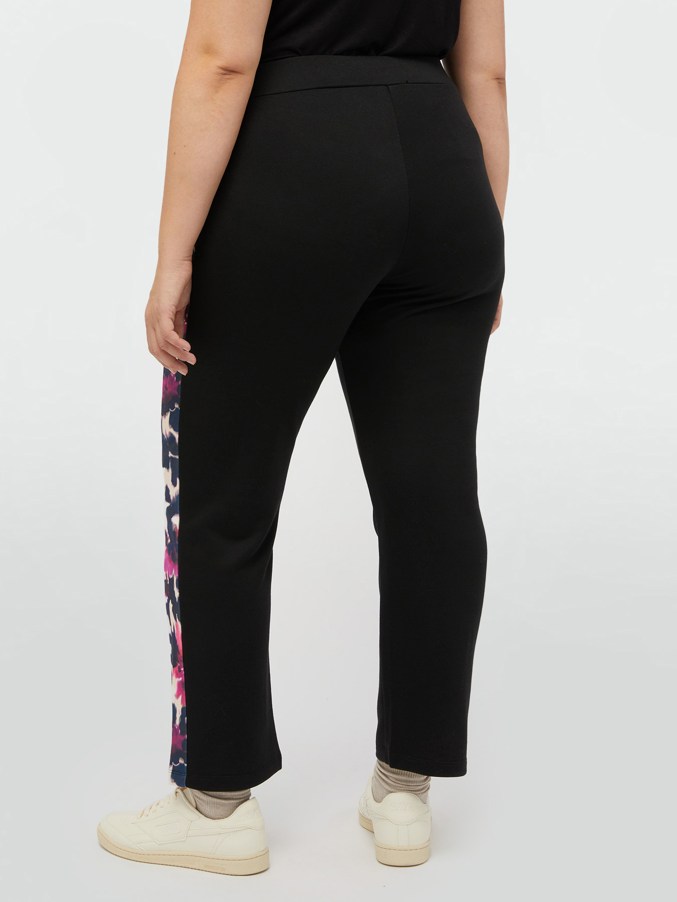 Fleece trousers with printed trims image number 1