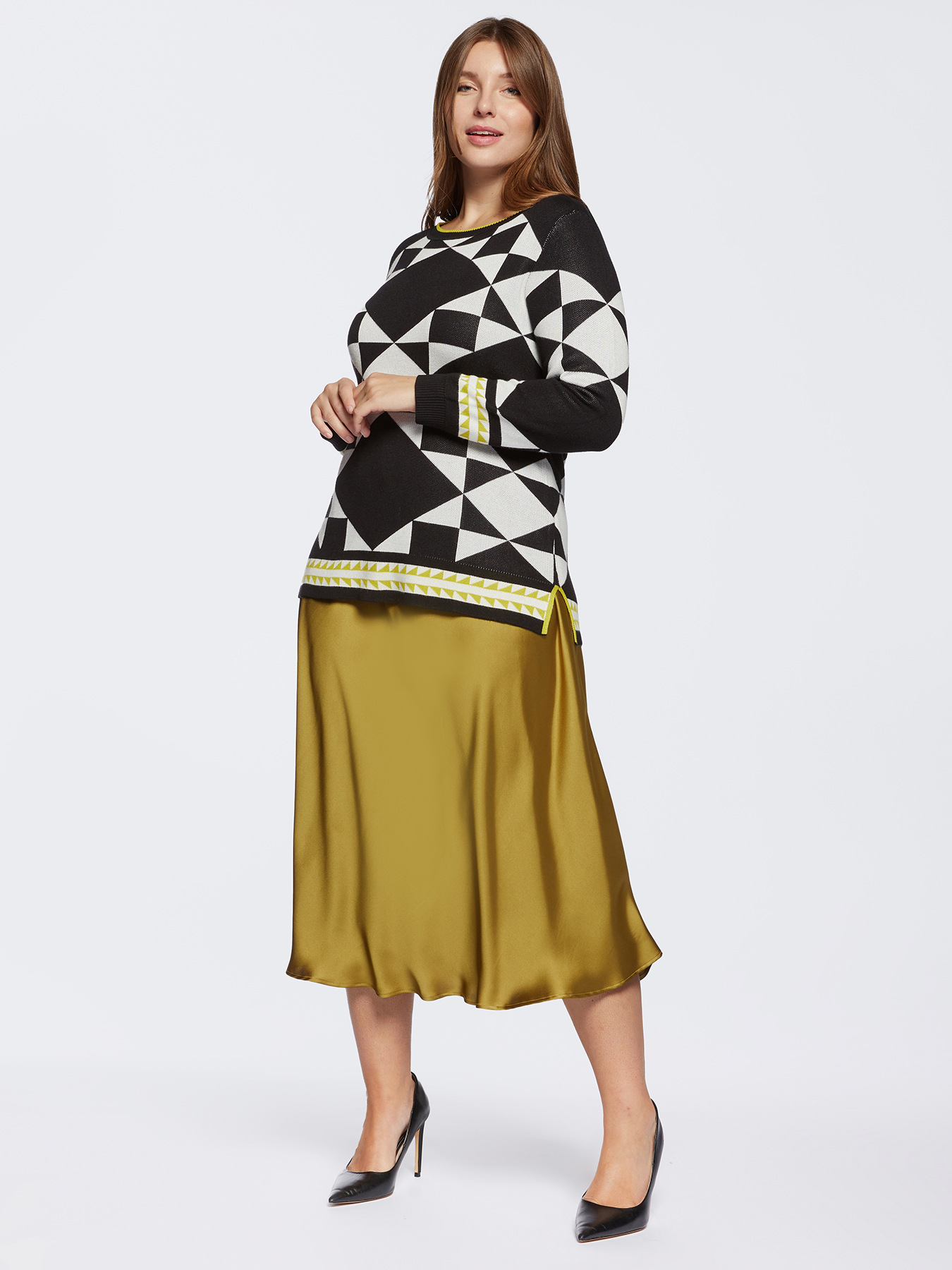 Blackamp;white geometrically patterned sweater image number 5