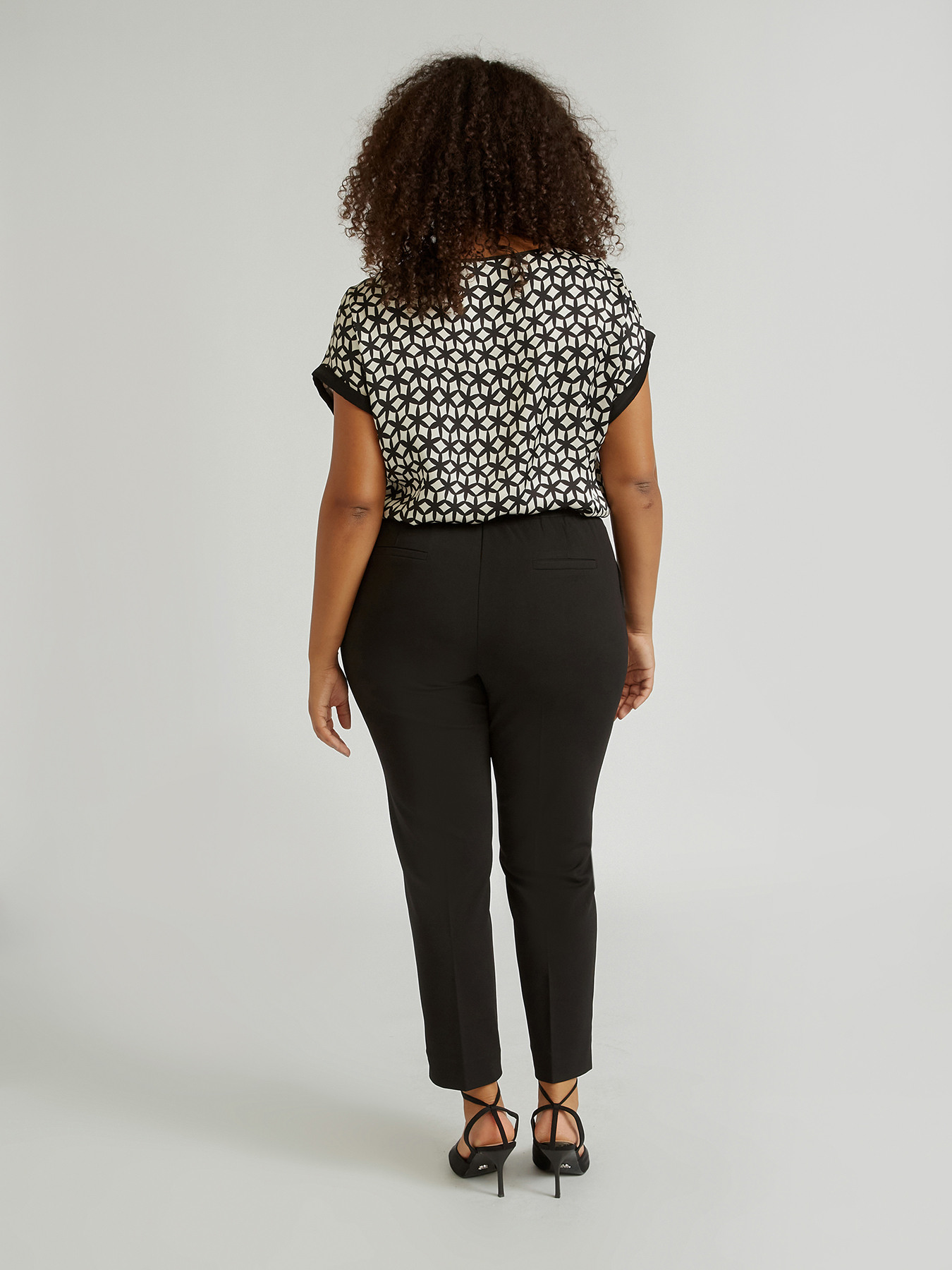 Pantaloni in tessuto cr&ecirc;pe image number 1