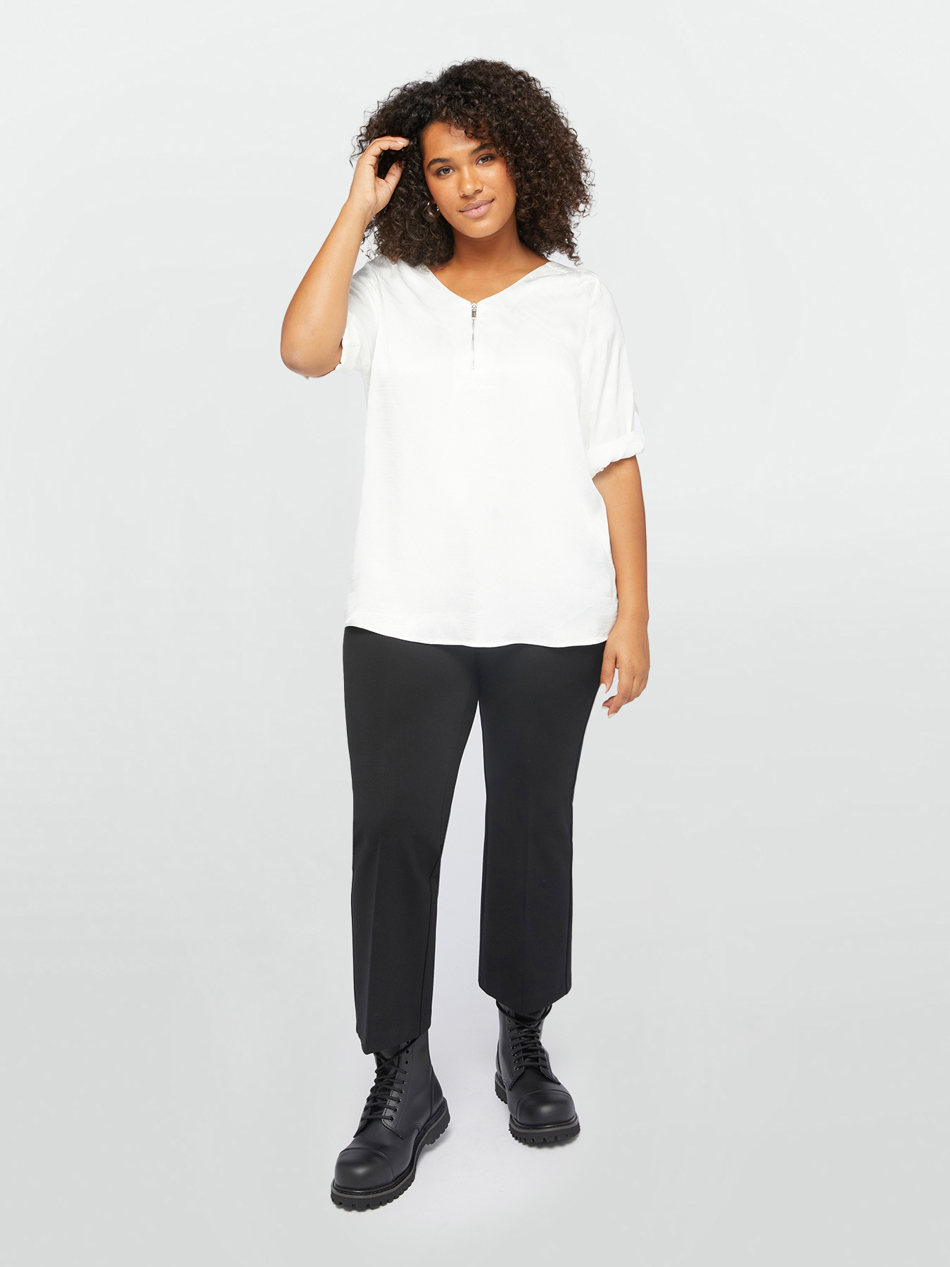 Blusa con cremallera delantera image number 2