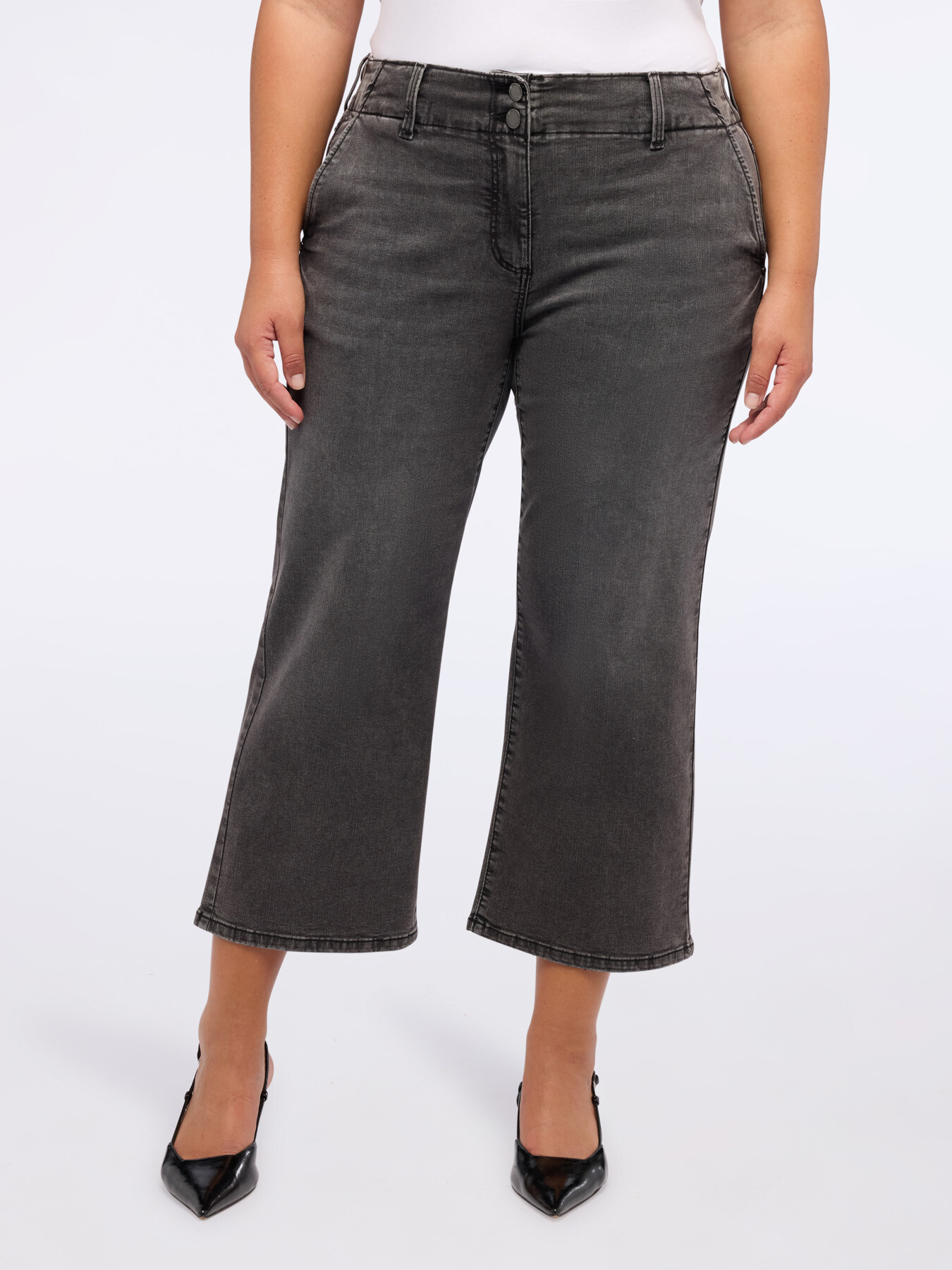 Stone-washed cropped jeans image number 3