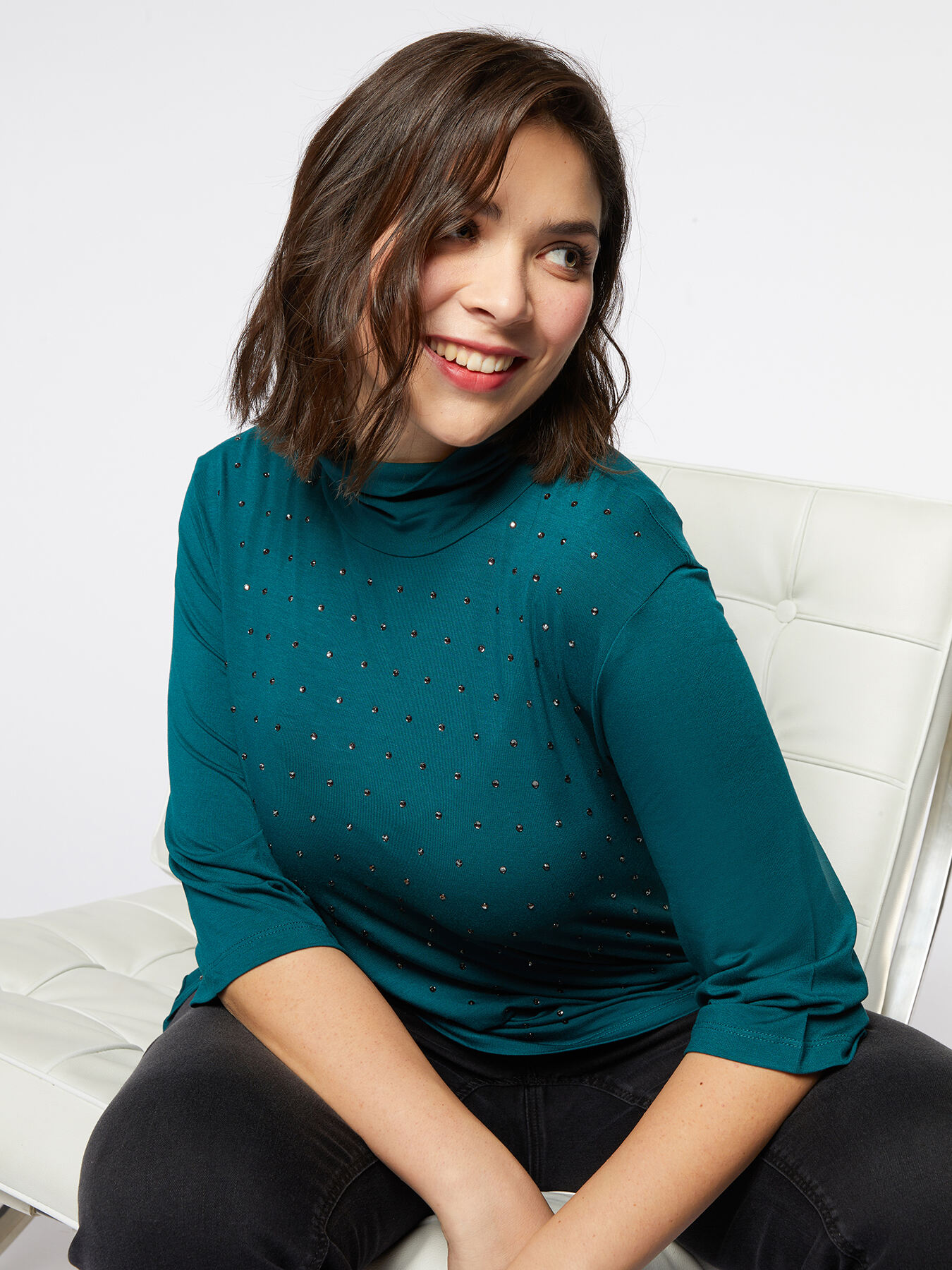 T-shirt collo alto con applicazioni image number 3