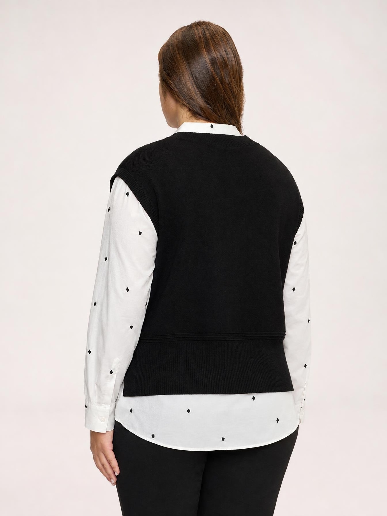 Fine knit V-neck vest image number 1