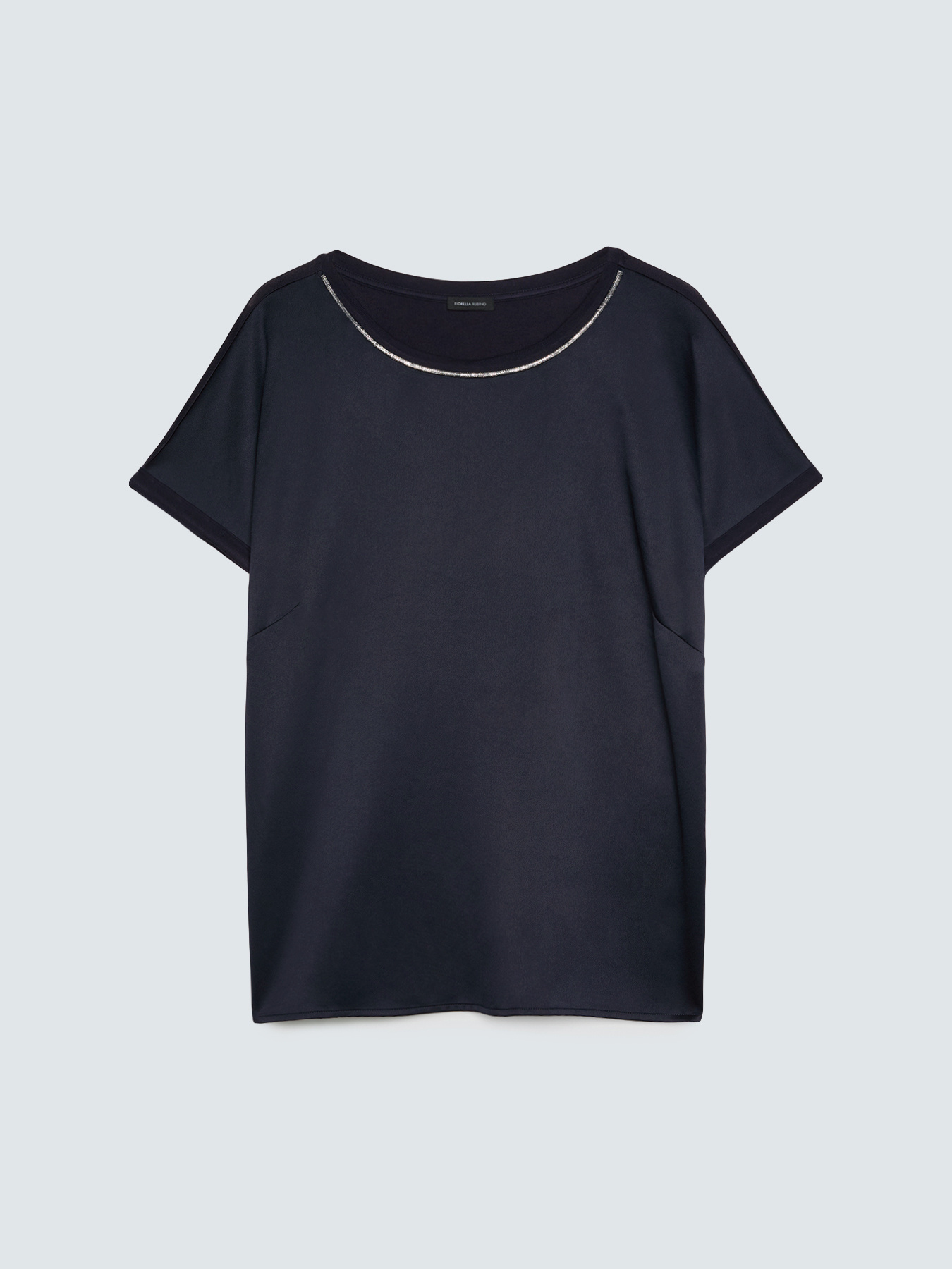 Zweifarbiges T-Shirt mit leuchtenden Applikationen image number 4