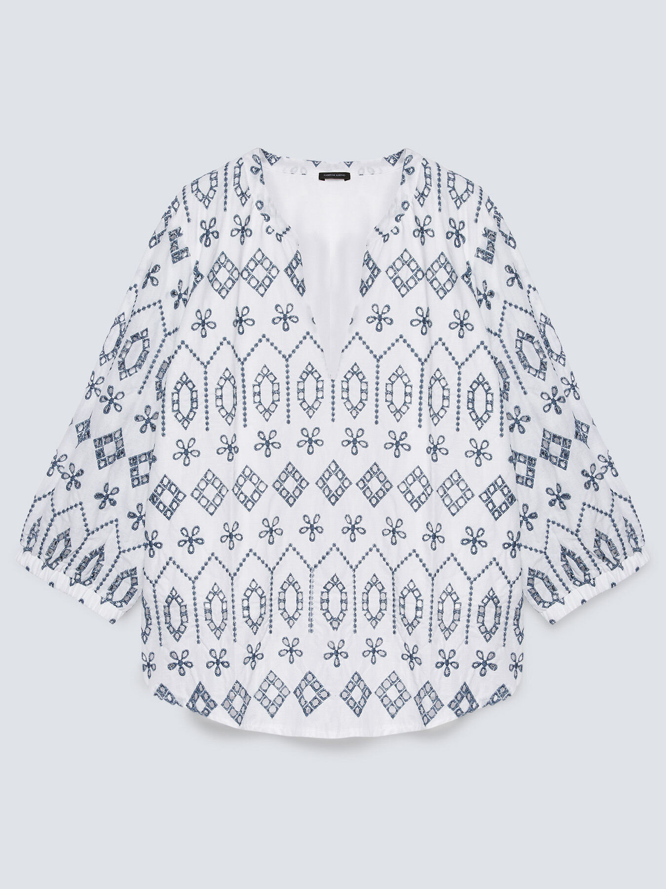 Bluse mit Stickereien in Kontrastfarbe image number 4