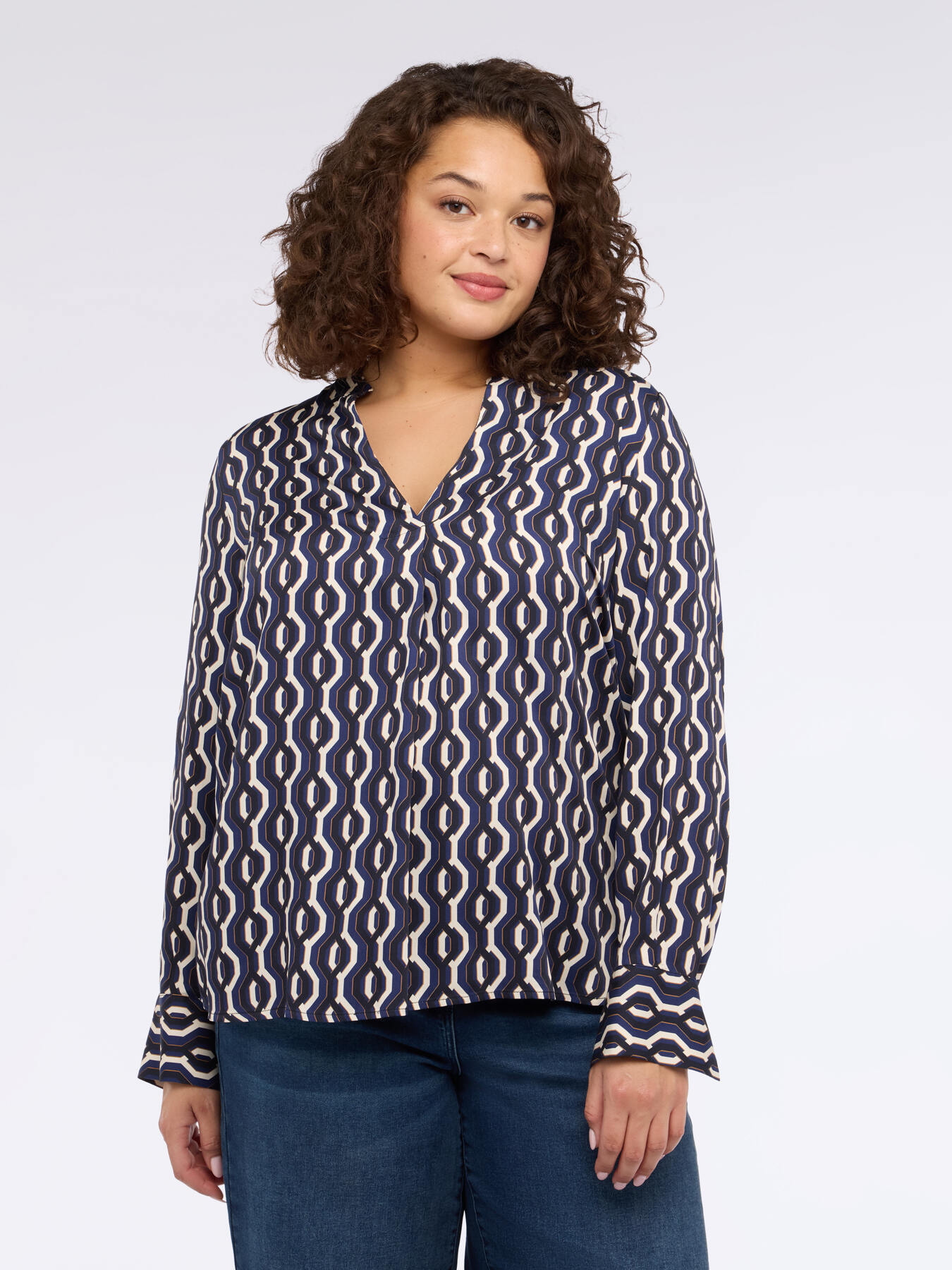 Blusa estampado geom&eacute;trico en raso image number 2