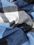 Bufanda de cuadros en tonos azules image number 1