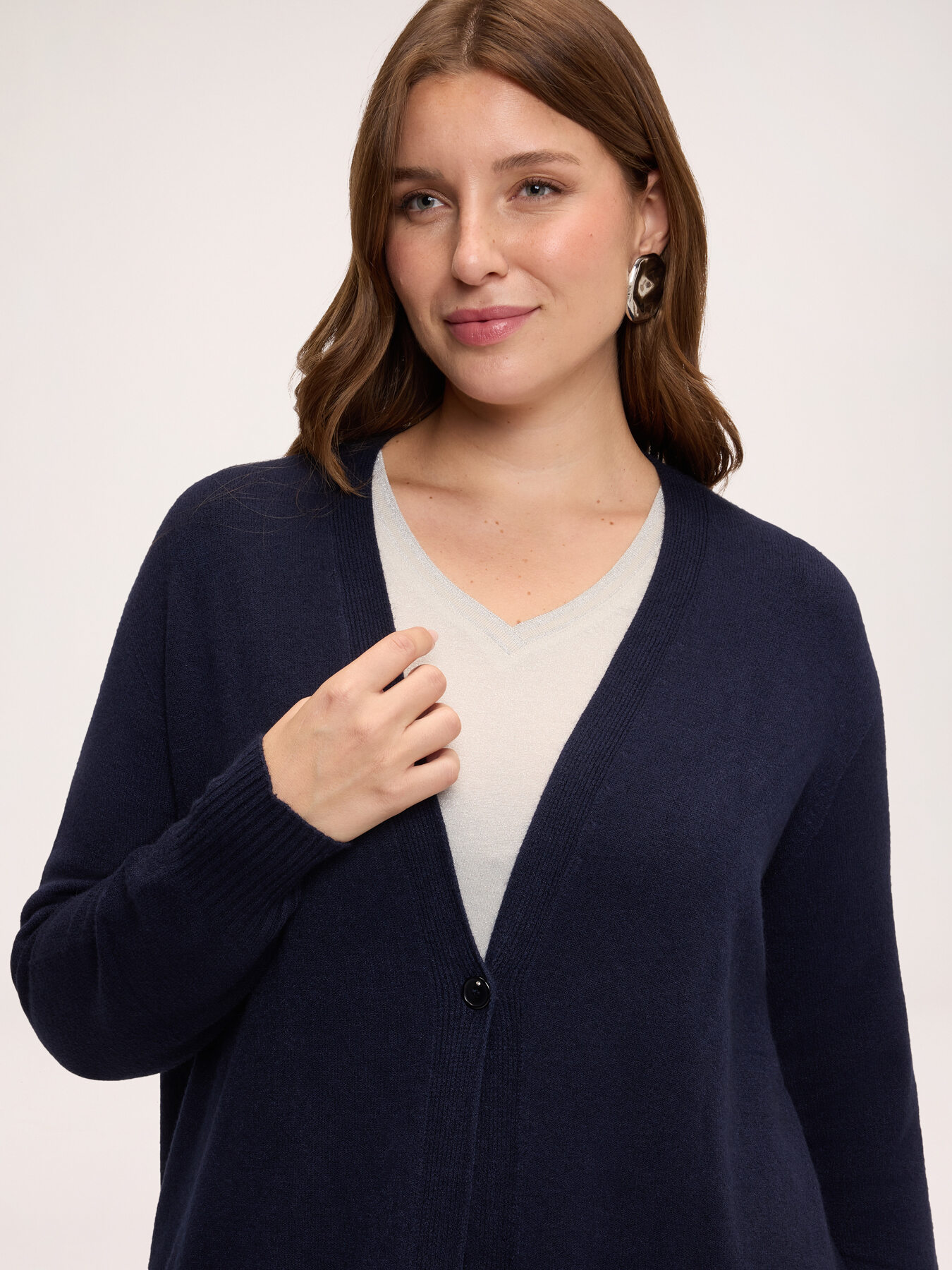 Cardigan mit V-Ausschnitt aus Viskosemischung image number 2
