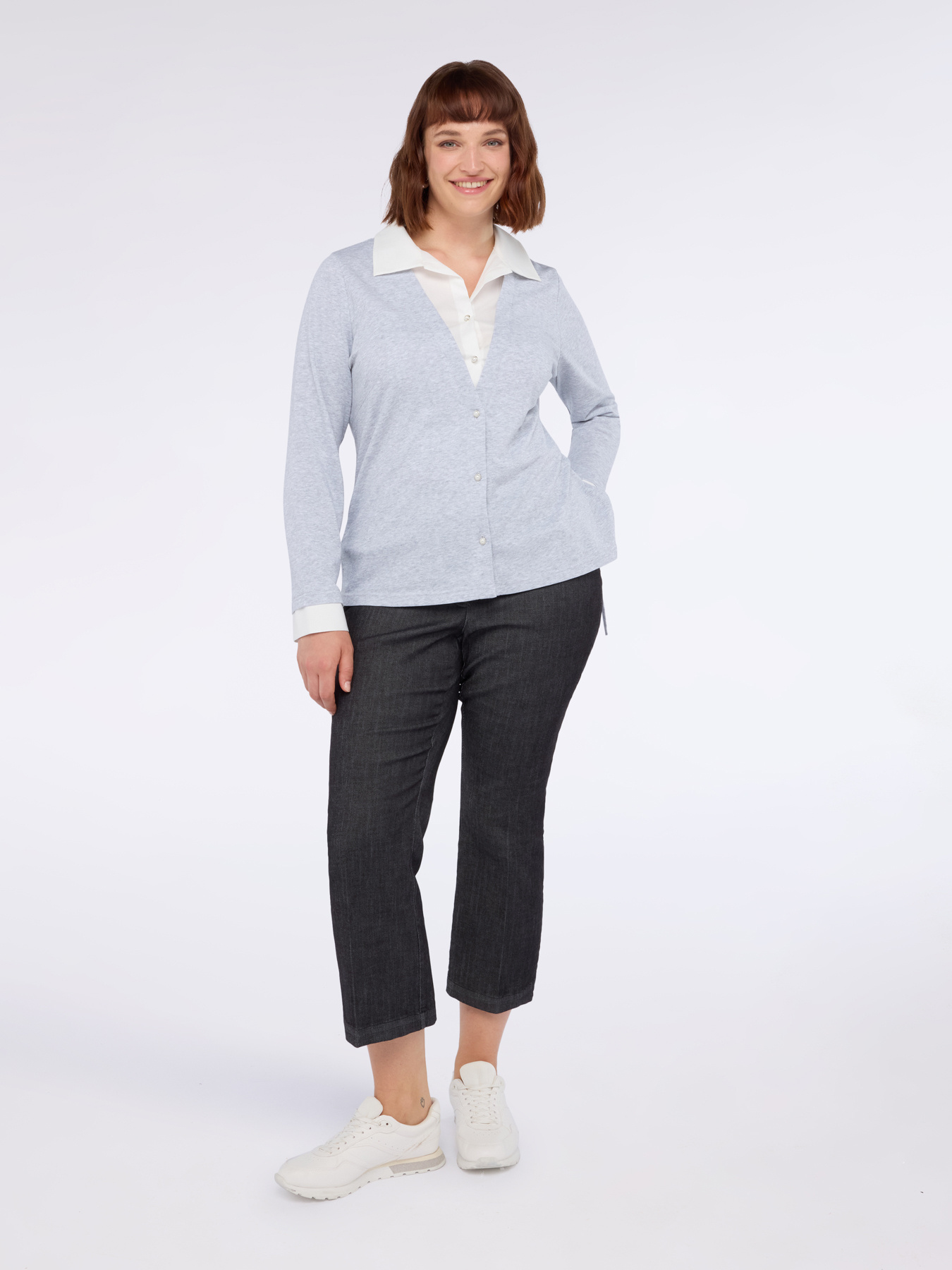 Jeans kick flare con botones joya image number 3