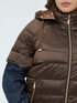 Reversible short-sleeve puffer jacket image number 5