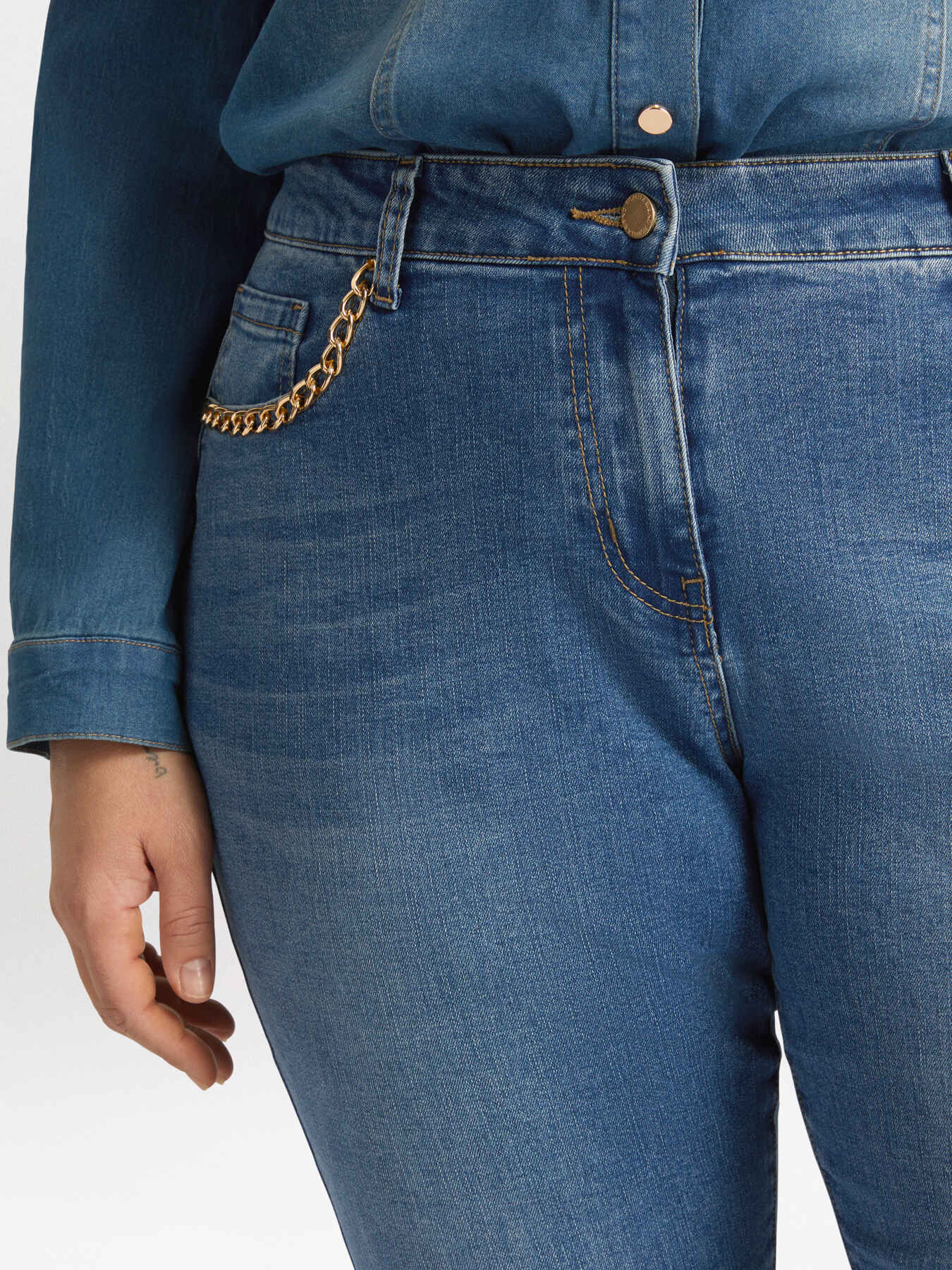 Girl-fit jeans with chain detail image number 3