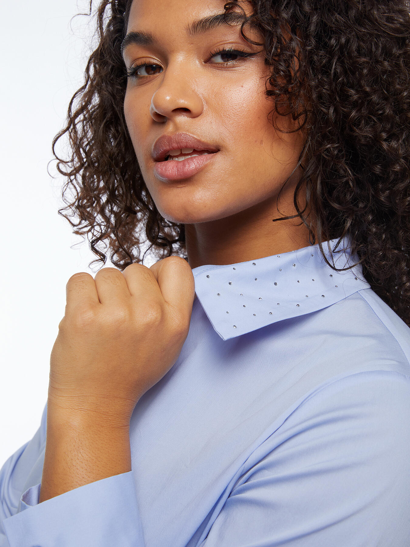 Hemdbluse mit Hotfix am Kragen image number 3