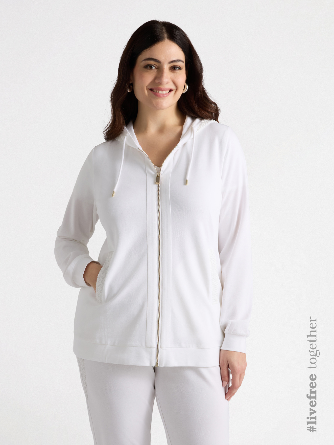 Sweatshirt mit Bord&uuml;ren aus besticktem Netz image number 0