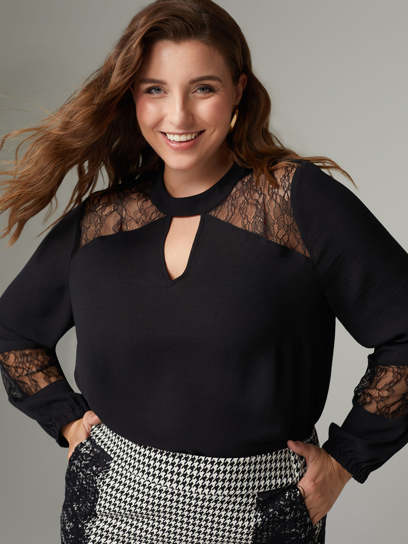 Bluse mit Spitzeneins&auml;tzen image number 0