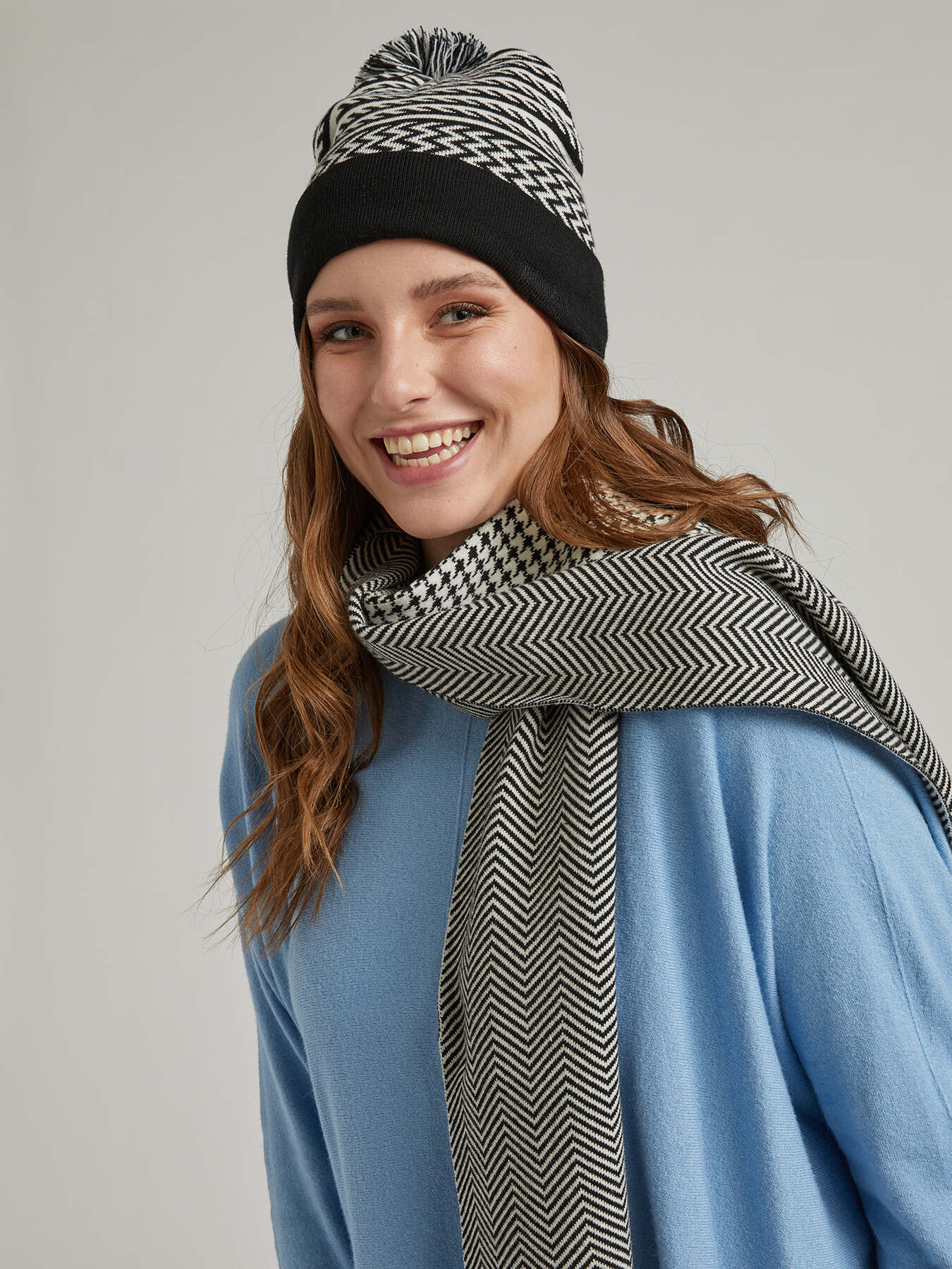 Optical M&uuml;tze mit Bommel image number 2