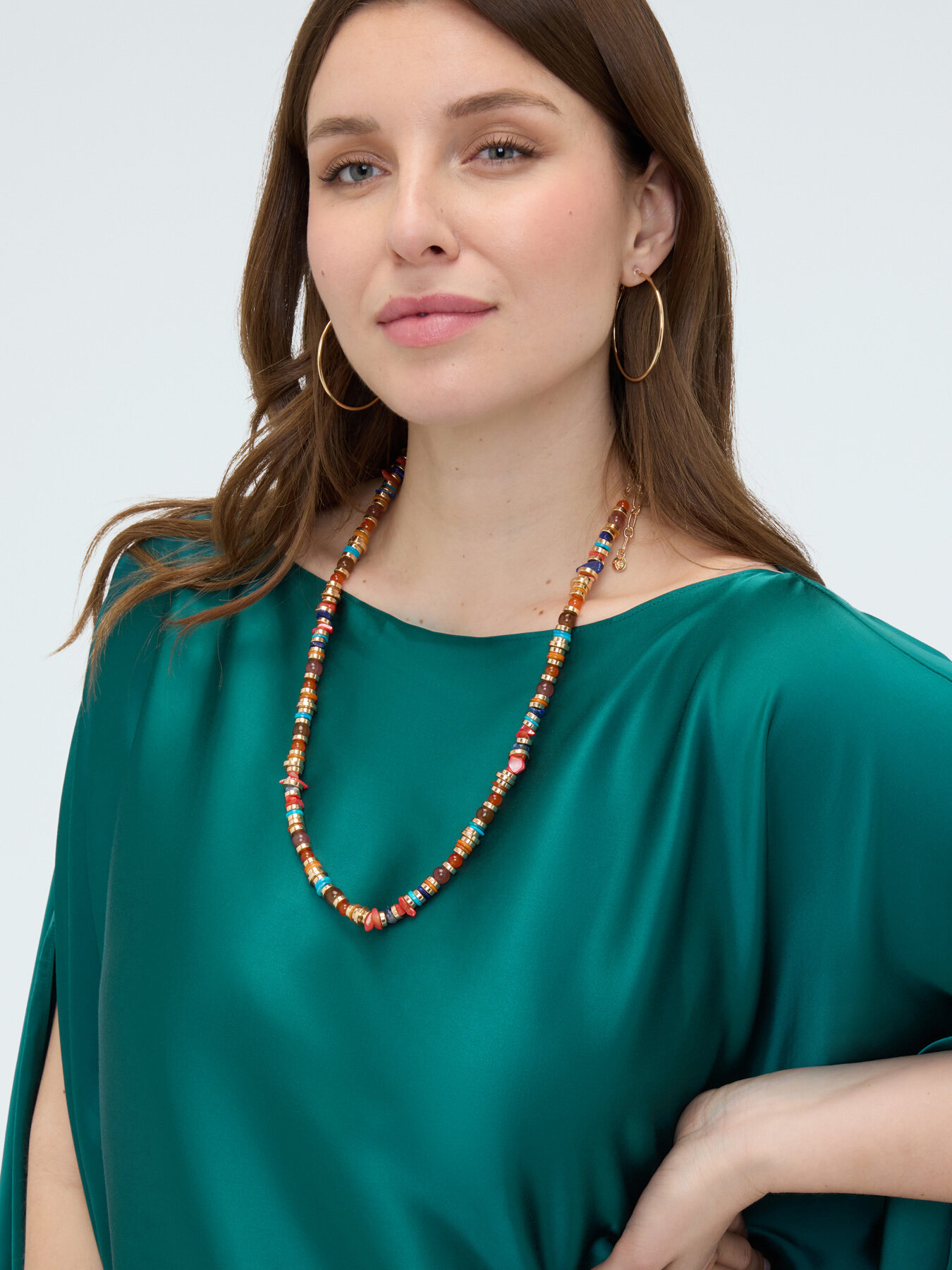 Bol&eacute;ro en satin design asym&eacute;trique image number 4