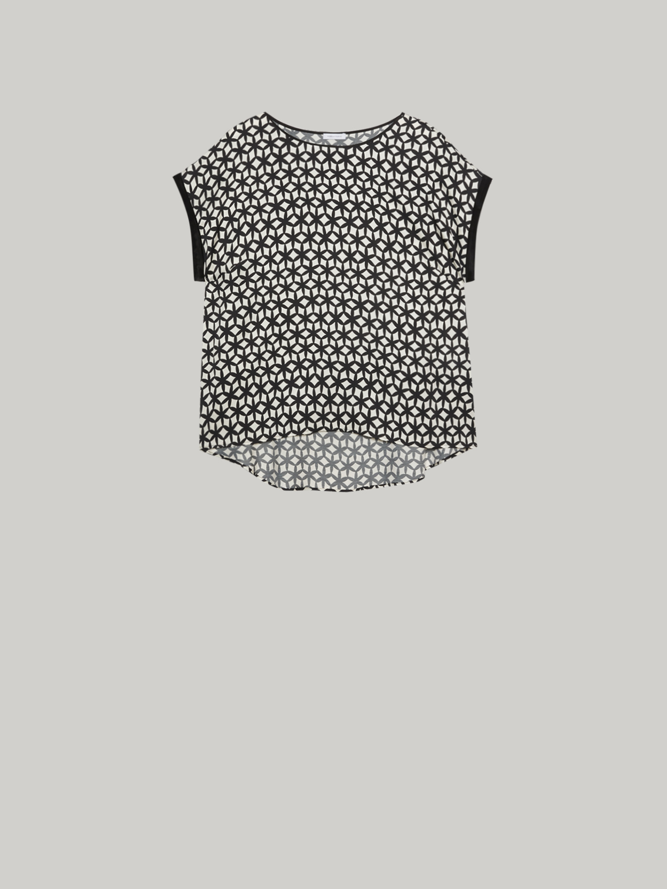 Blusa dalla stampa geometrica image number 3
