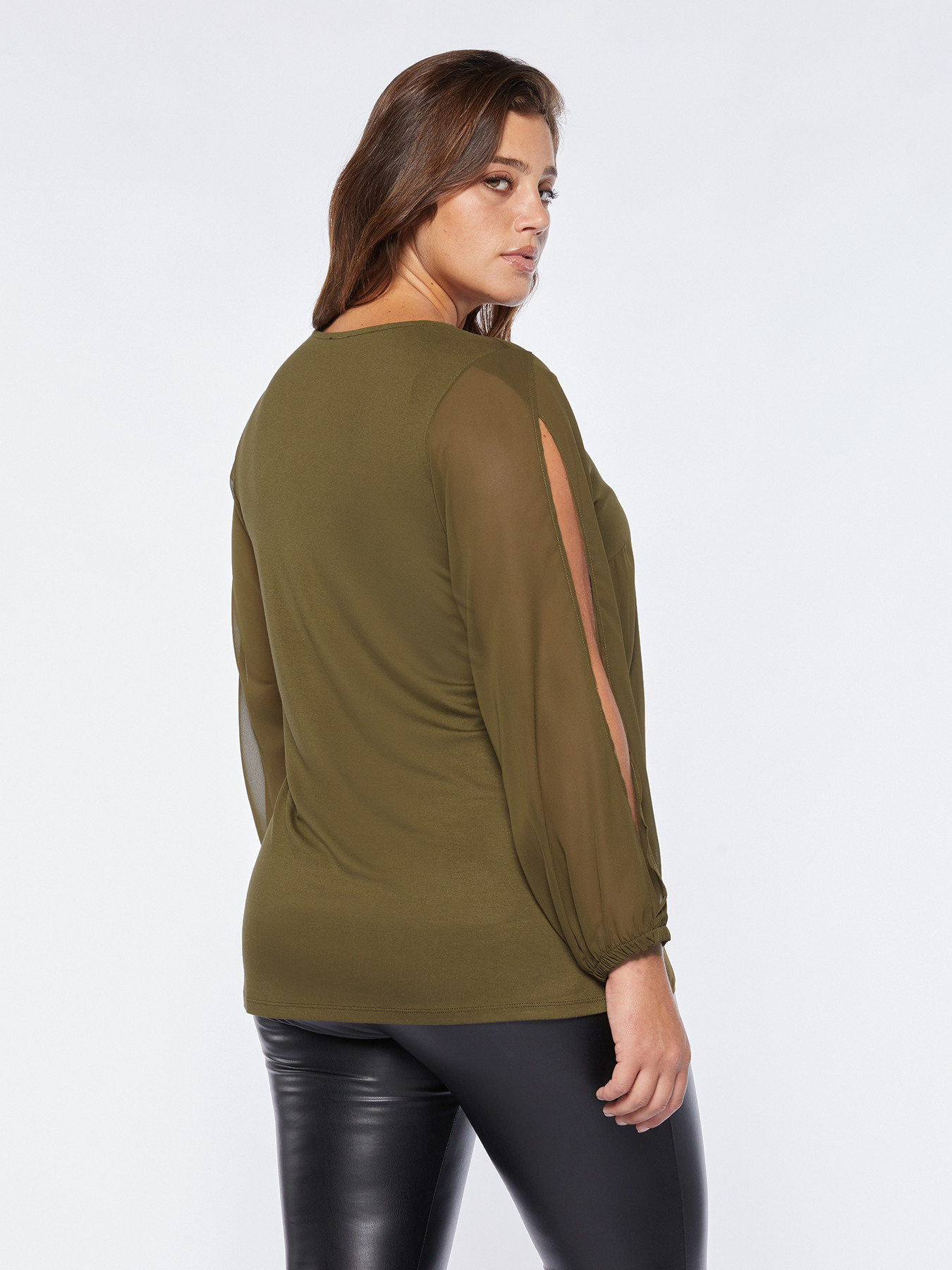 T-shirt with slits on the sleeves image number 1