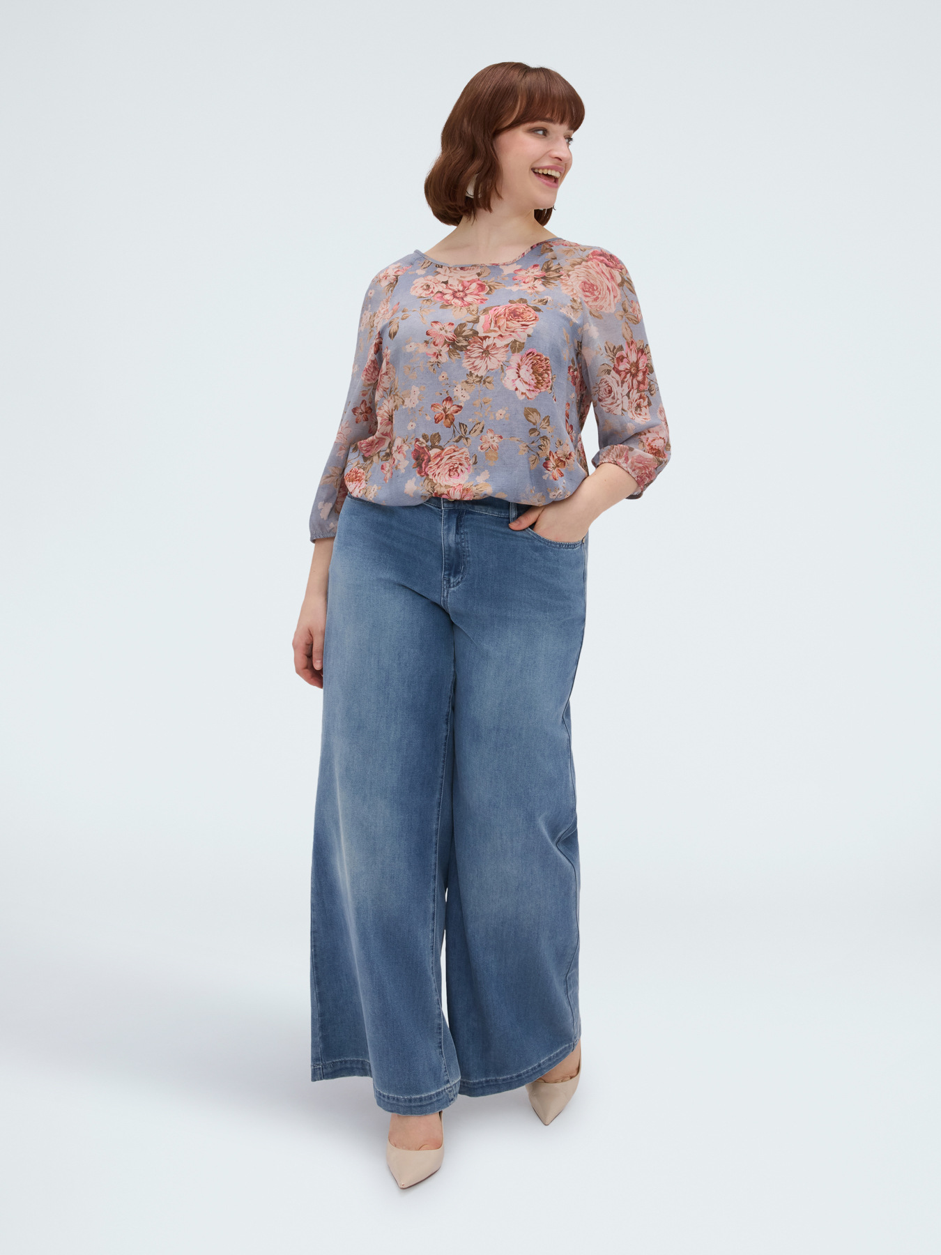 Blusa con estampado floral de viscosa image number 2