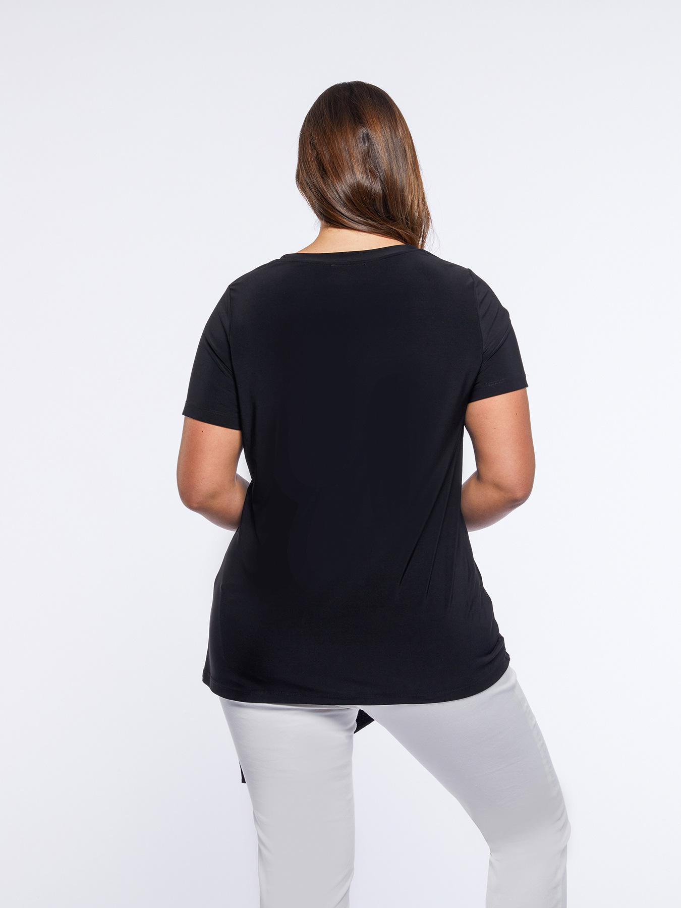 T-shirt with asymmetric hemline image number 1