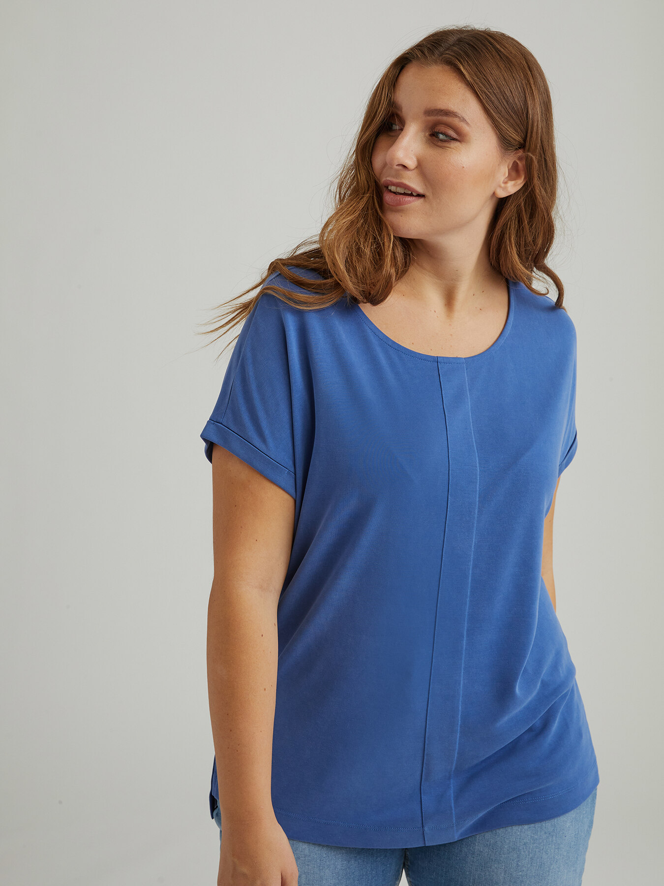 T-shirt avec un pli sur le devant image number 2