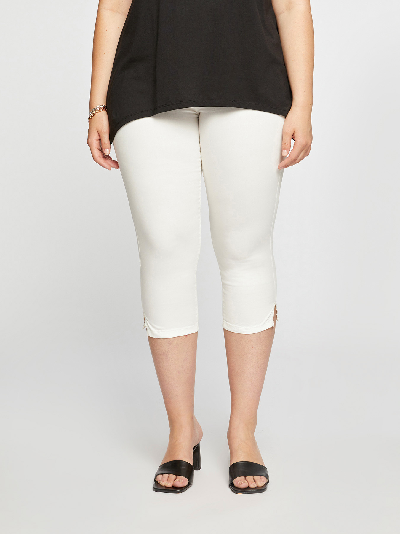 Pantaloni capri in cotone stetch image number 2