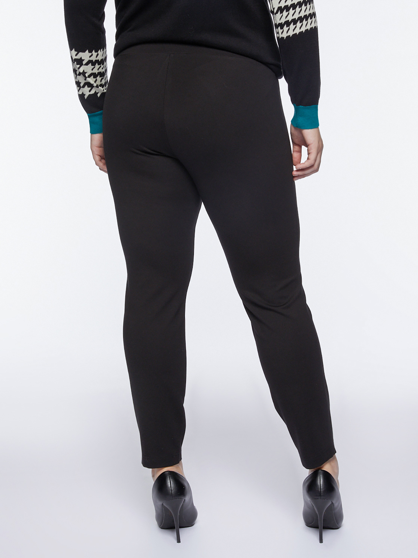 ECOVERO&trade; viscose skinny trousers image number 1