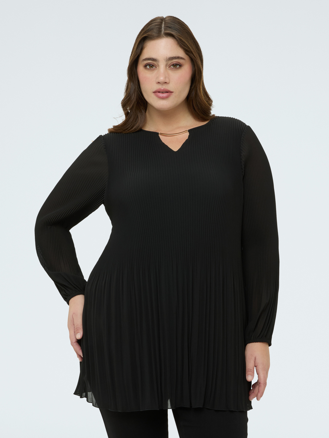 Pleated georgette blouse with jewel image number 0