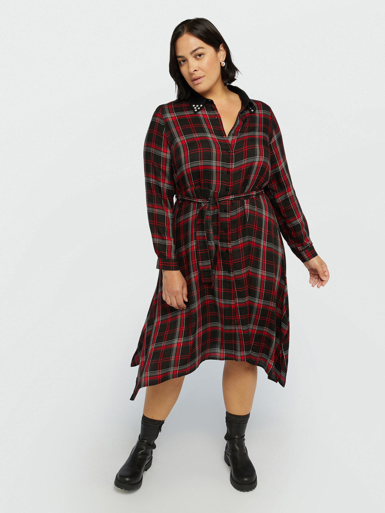 Robe &agrave; carreaux tartan avec cabochons image number 1