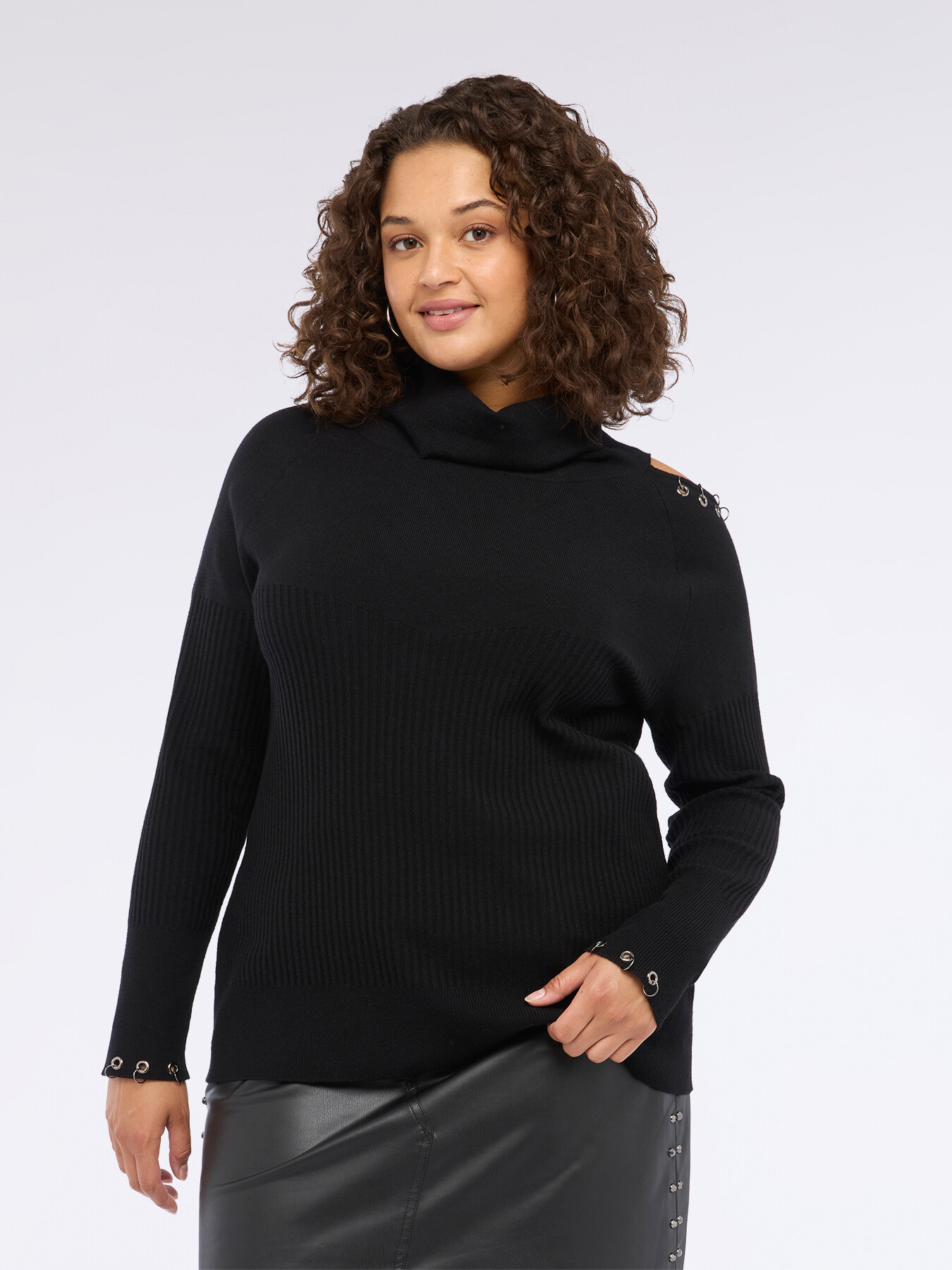 Top with cut-out detail and metal eyelets image number 3