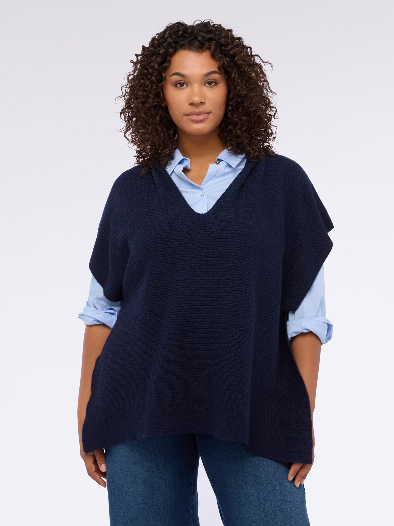 Maxi hooded vest image number 2