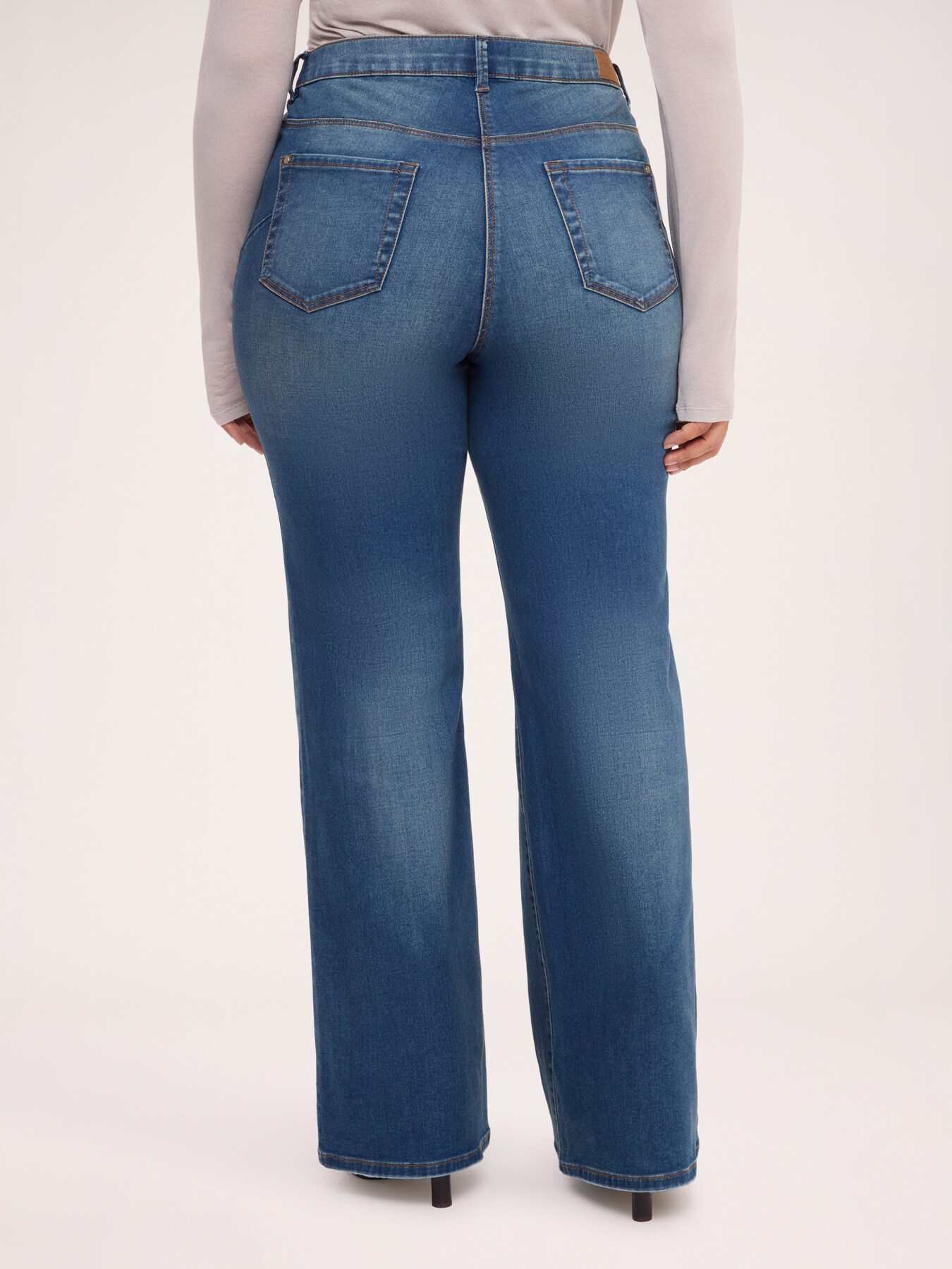 Bootcut-Jeans in Washed-Optik image number 1