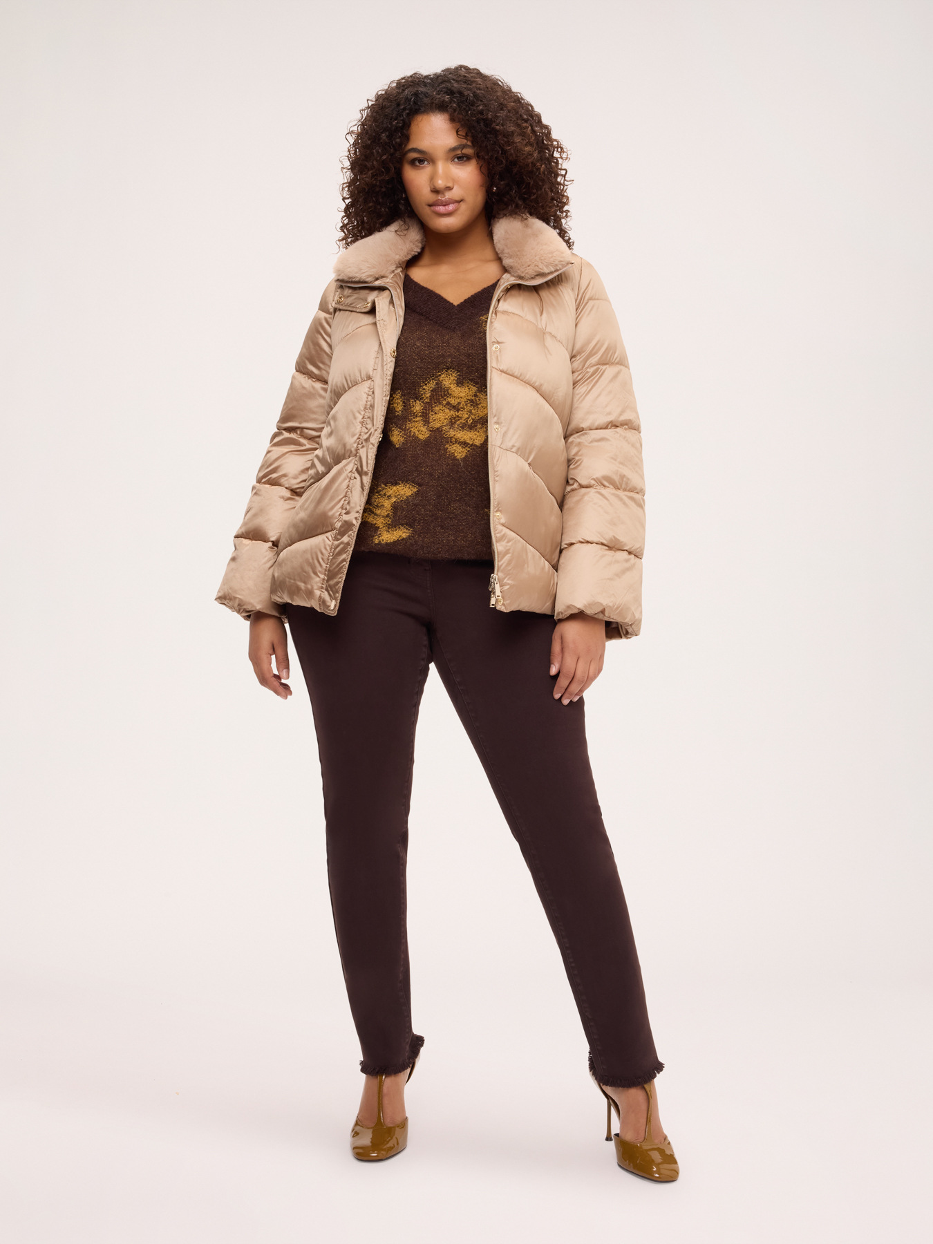 Short down jacket with faux fur collar image number 2