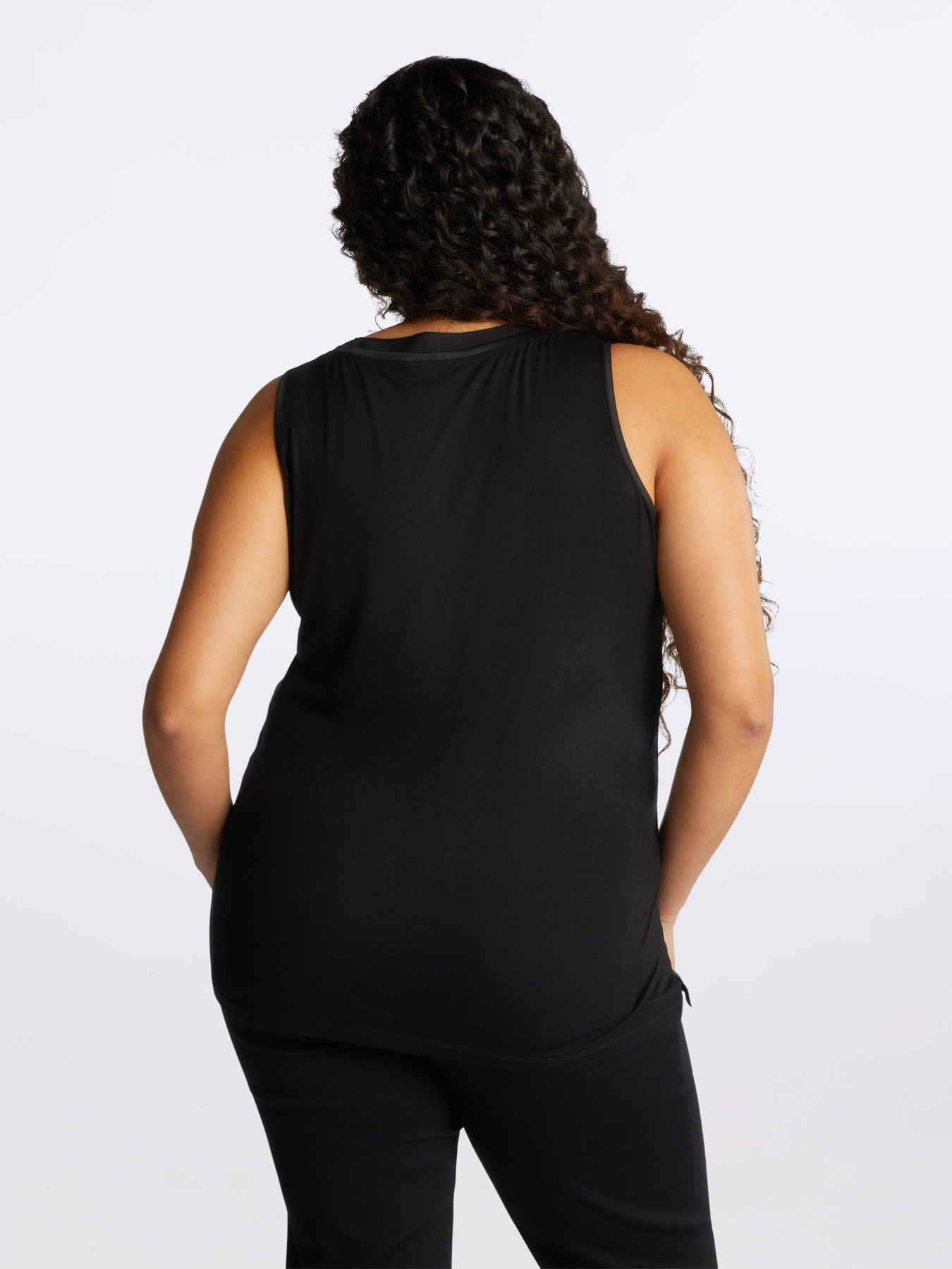 Two-fabric top with V-neck image number 2