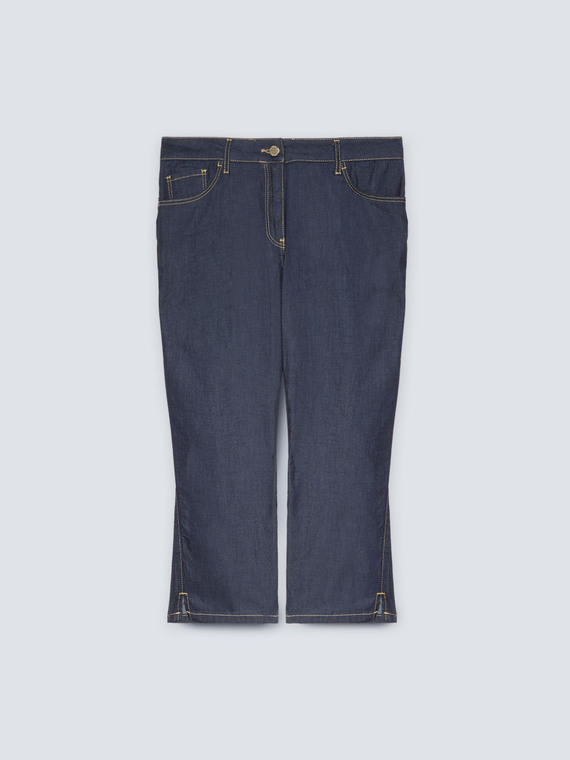 Capri jeans with contrasting stitching