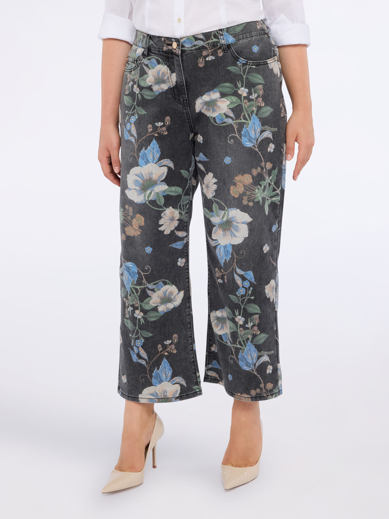 Jeans cropped dalla stampa floreale image number 3