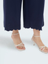 Pantalon court avec ourlet brod&eacute; image number 3